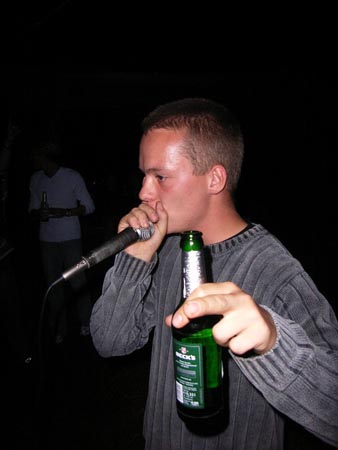 Darkman verspeist genüsslich ein MIc...mmmmhh