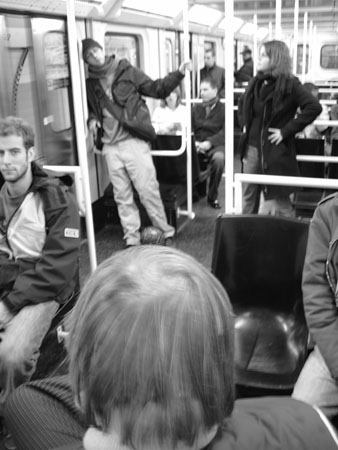 Wenn das Geld alle ist dann muss man schonmal die Kontrolleure raushängen lassen in der U-bahn