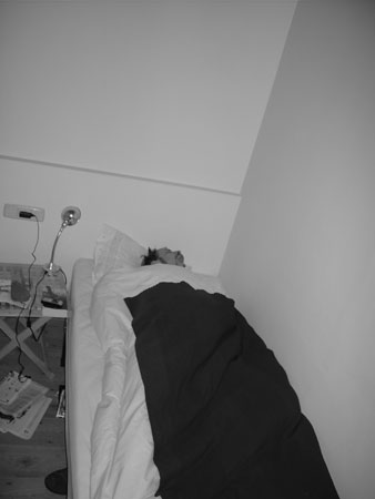 atze mit seinem typischen Hustkommer hier in Mütze-Glatze-edition